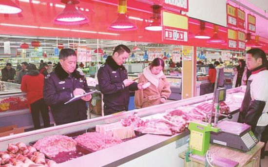 超市肉品检查。
