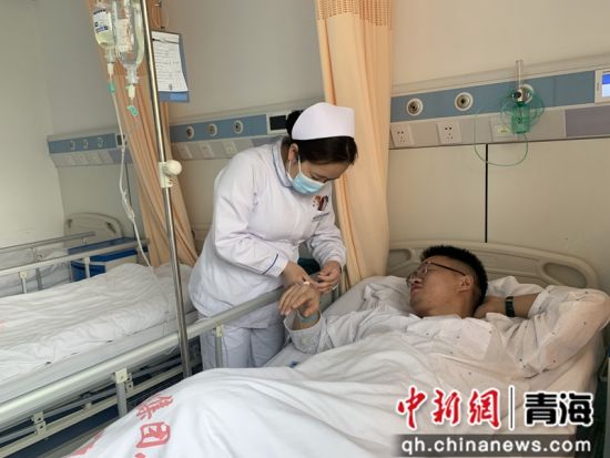 图为手术后的王武。西宁市第一人民医院供图