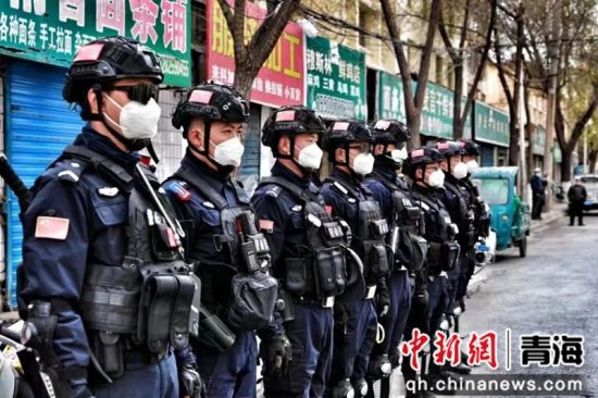 图为战“疫”中的公安干警。西宁市公安局供图