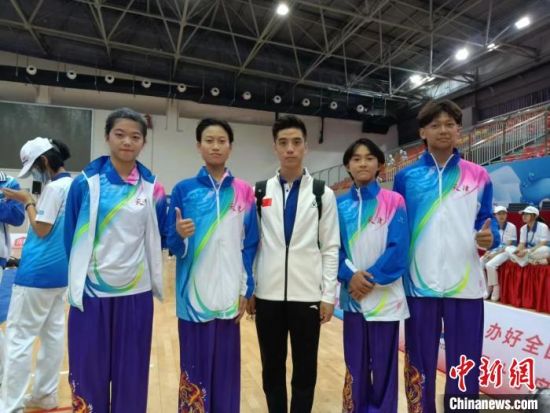 蒋甄与队友在中国第十四届学生运动会现场 受访者供图