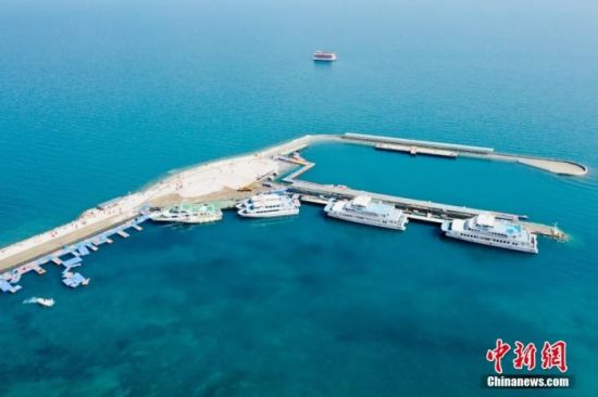 资料图为航拍青海湖。(无人机照片) 中新社记者 李江宁 摄