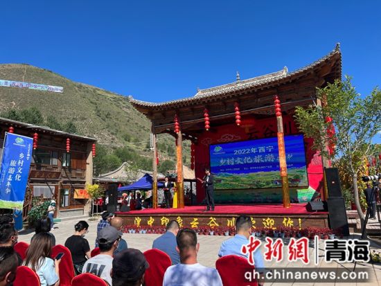 图为2022年青海省西宁市乡村文化旅游嘉年华活动现场。赵敏琴摄