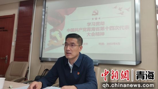 图为城中区政法委书记马祯青宣讲省第十四次党代会精神。南山东社区供图