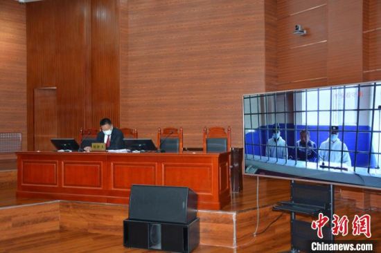 图为庭审现场。　海东市中级人民法院供图