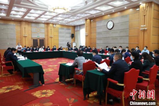 图为青海省民营经济统战工作协调小组暨2022年第1次联席会现场。　胡贵龙 摄