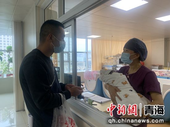  图为12个“国庆宝宝”在西宁市第一人民医院平安降生。西宁市第一人民医院供图