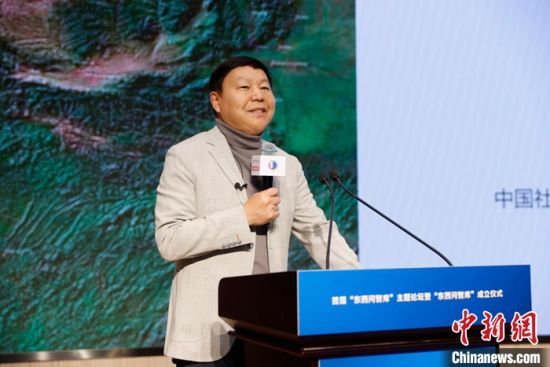 图为中国社科院考古研究所研究员许宏发表演讲。 中新社记者 韩海丹 摄
