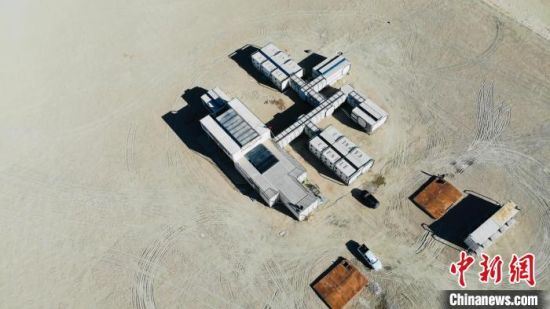 图为无人机航拍茫崖市火星营地。　孙睿　摄