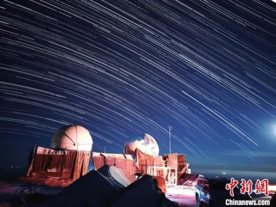 资料图为冷湖赛什腾山天文台址的星空。　冷湖工业园区供图