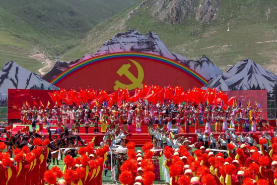 图片图为庆祝玉树藏族自治州成立70周年活动现场