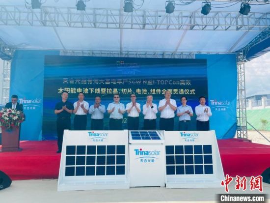 图为贯通仪式现场。 西宁经济技术开发区南川工业园区管委会 供图 图为贯通仪式现场。 西宁经济技术开发区南川工业园区管委会 供图