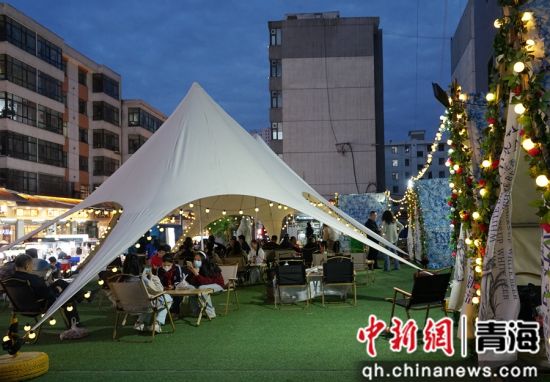 资料图为西宁某夜市一角。马铭言摄 资料图为西宁某夜市一角。马铭言摄
